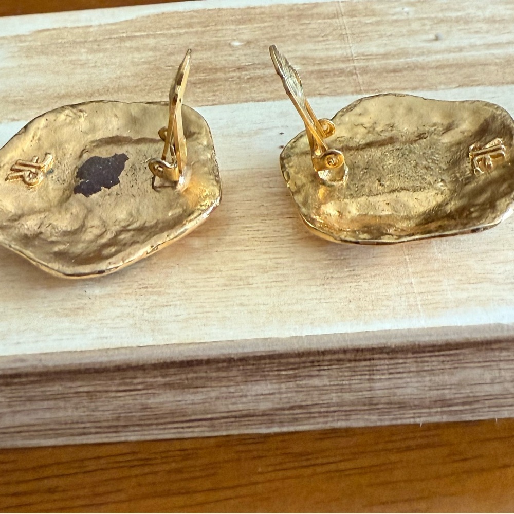 SOLD‼️Francesca Romana Vintage Signed Hammered Gold Clip-On Earrings Cabochon - Picture 6 of 14